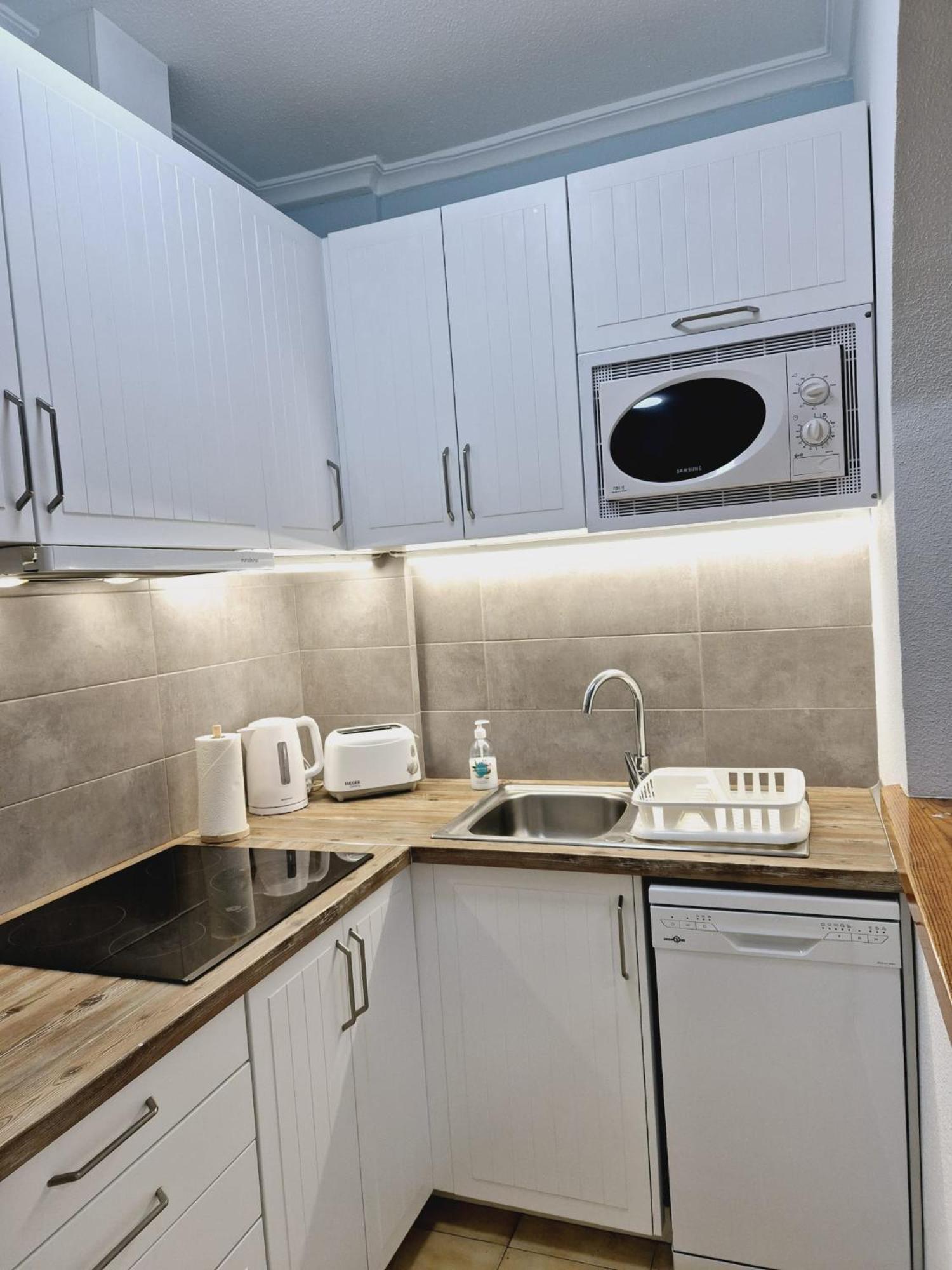 La Casa De Veronica - Serene Apartment With Shared Pool, Steps From The Beach Torrevieja Eksteriør bilde