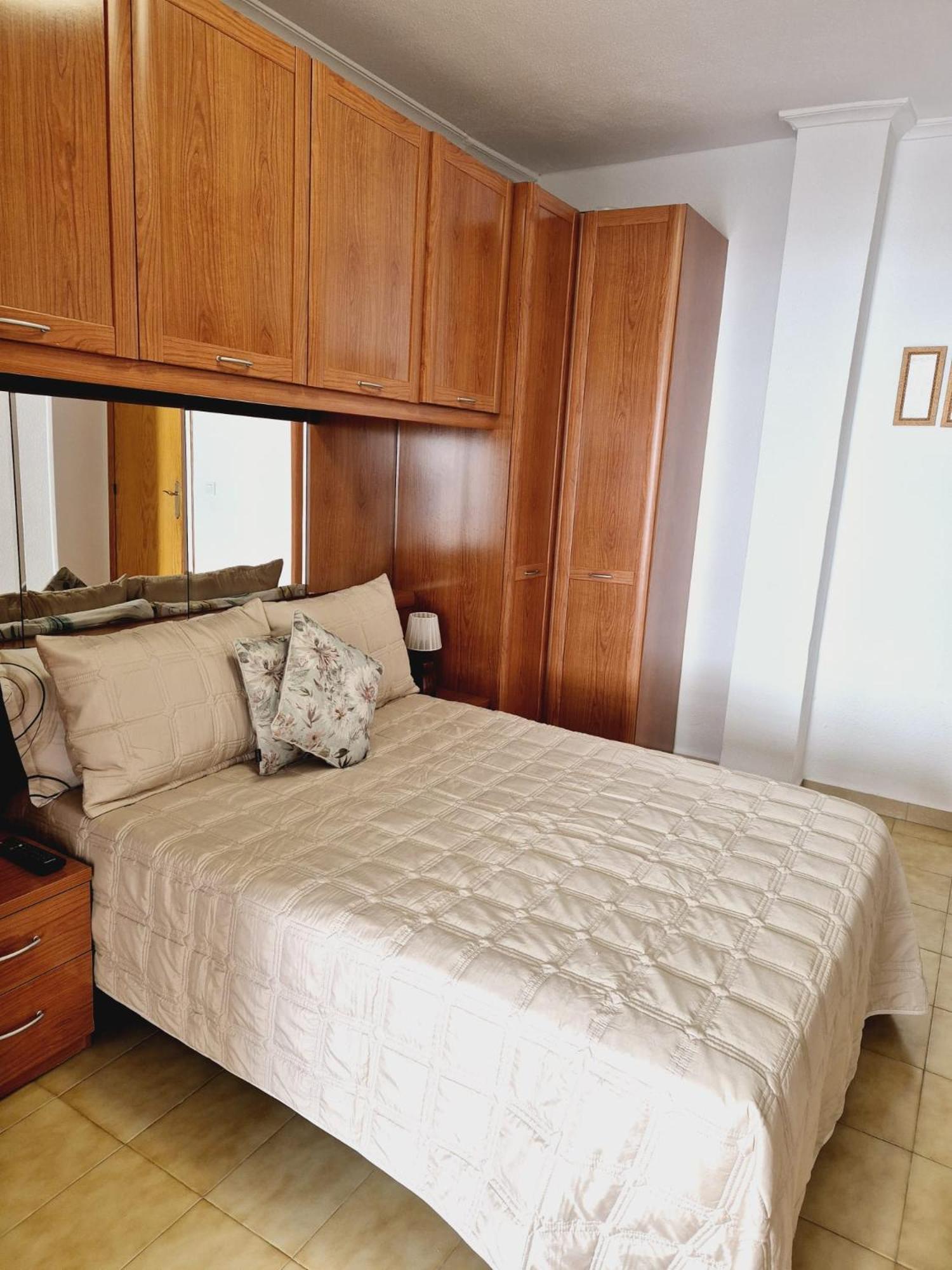 La Casa De Veronica - Serene Apartment With Shared Pool, Steps From The Beach Torrevieja Eksteriør bilde