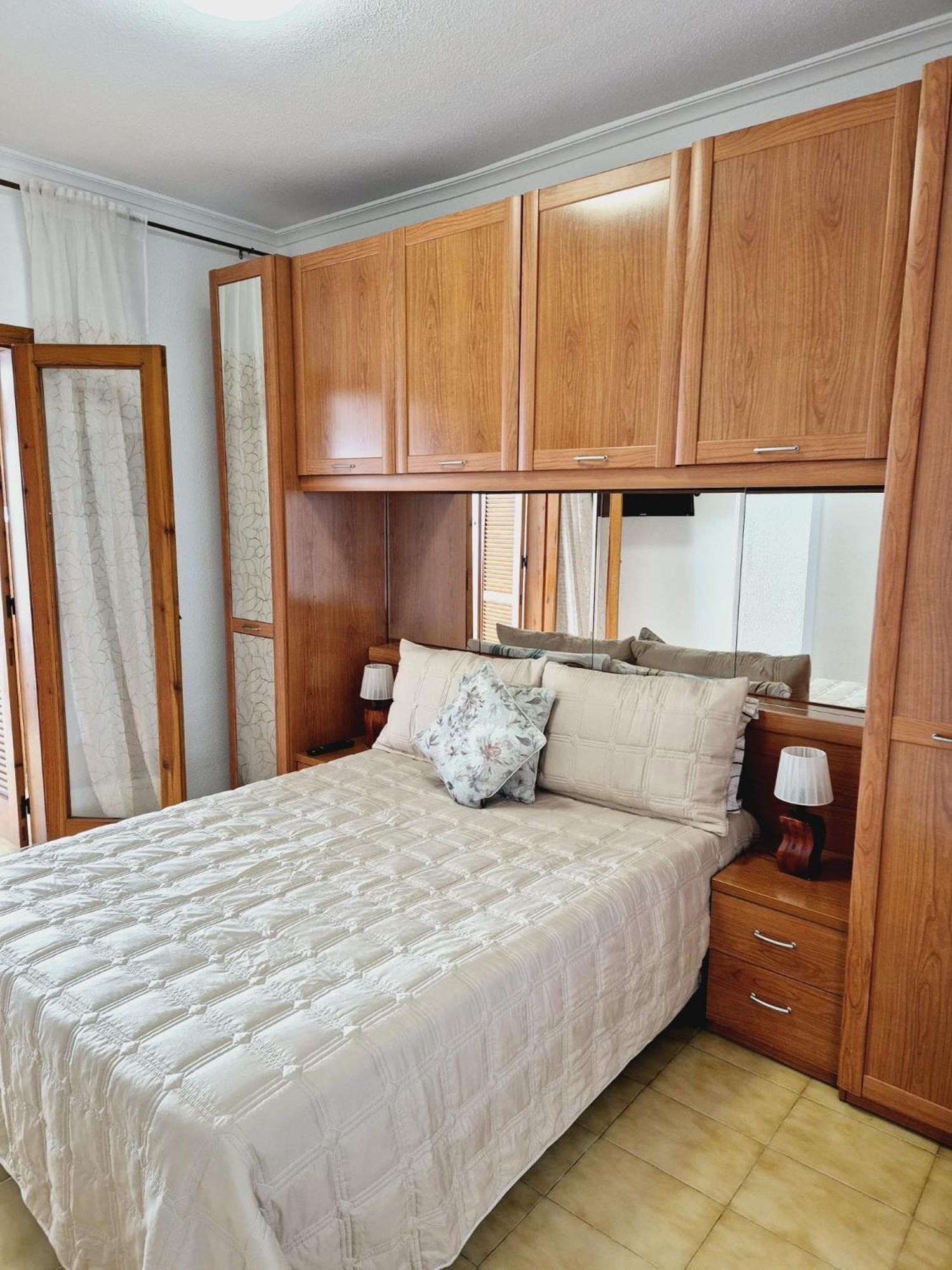 La Casa De Veronica - Serene Apartment With Shared Pool, Steps From The Beach Torrevieja Eksteriør bilde