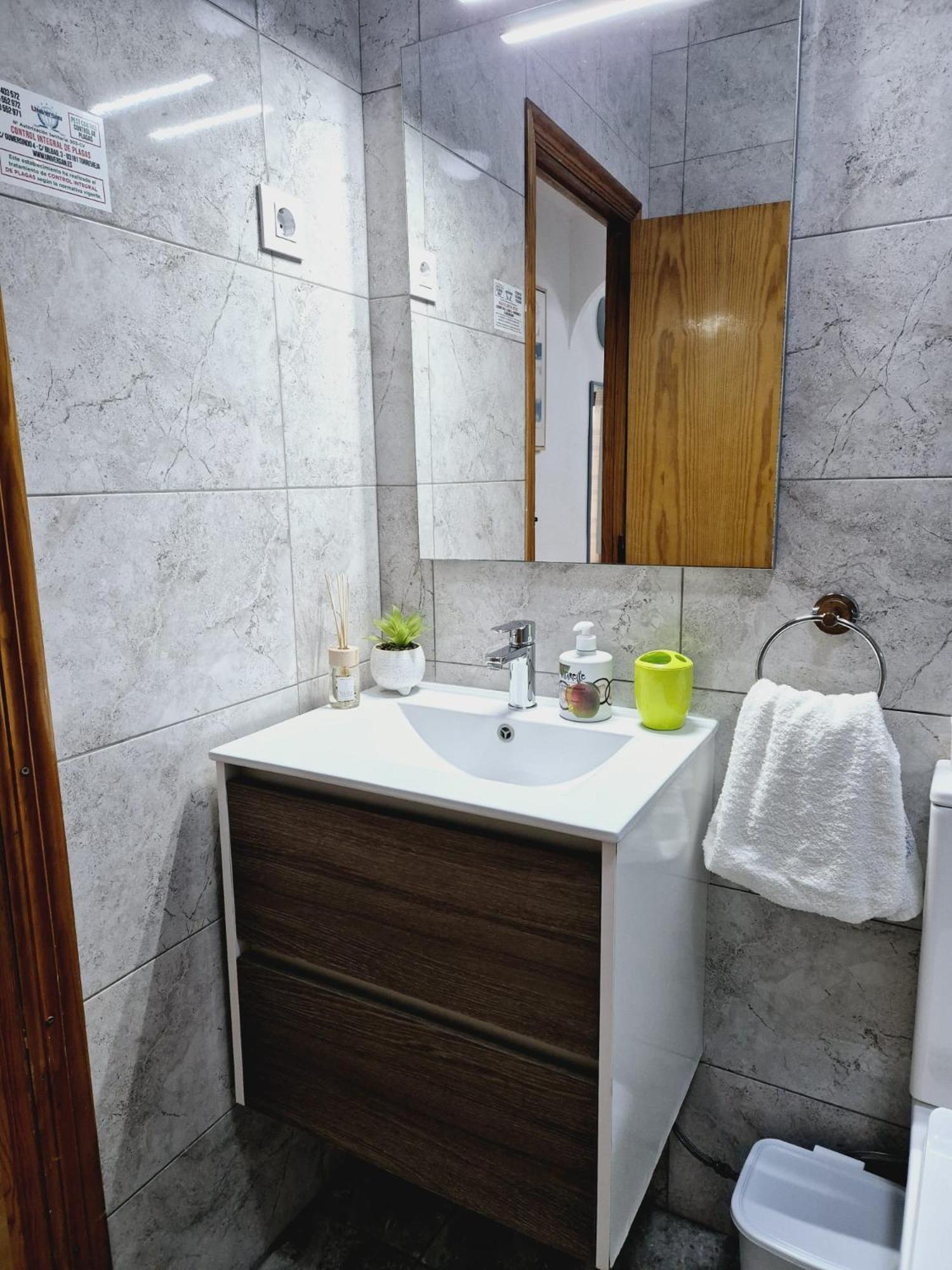 La Casa De Veronica - Serene Apartment With Shared Pool, Steps From The Beach Torrevieja Eksteriør bilde
